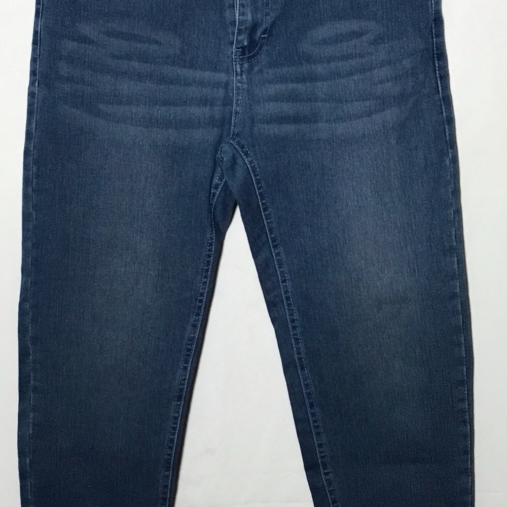 Women’s Capris by Blue Identity…size 8